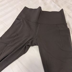 Athleta Salutation Powervita 7/8 tight XSP